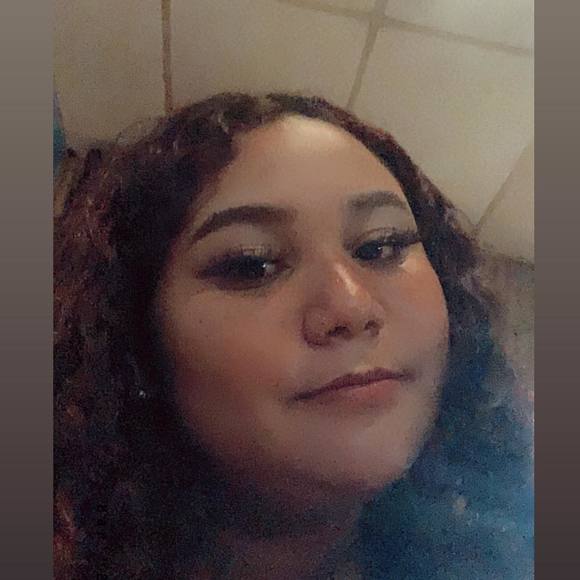 Meet your Posher, Itzel - Picture 1 of 1